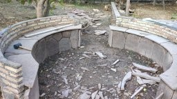 پیمانکاری سنگ لاشه در آتشکده با رنگ قهوه ای تیره